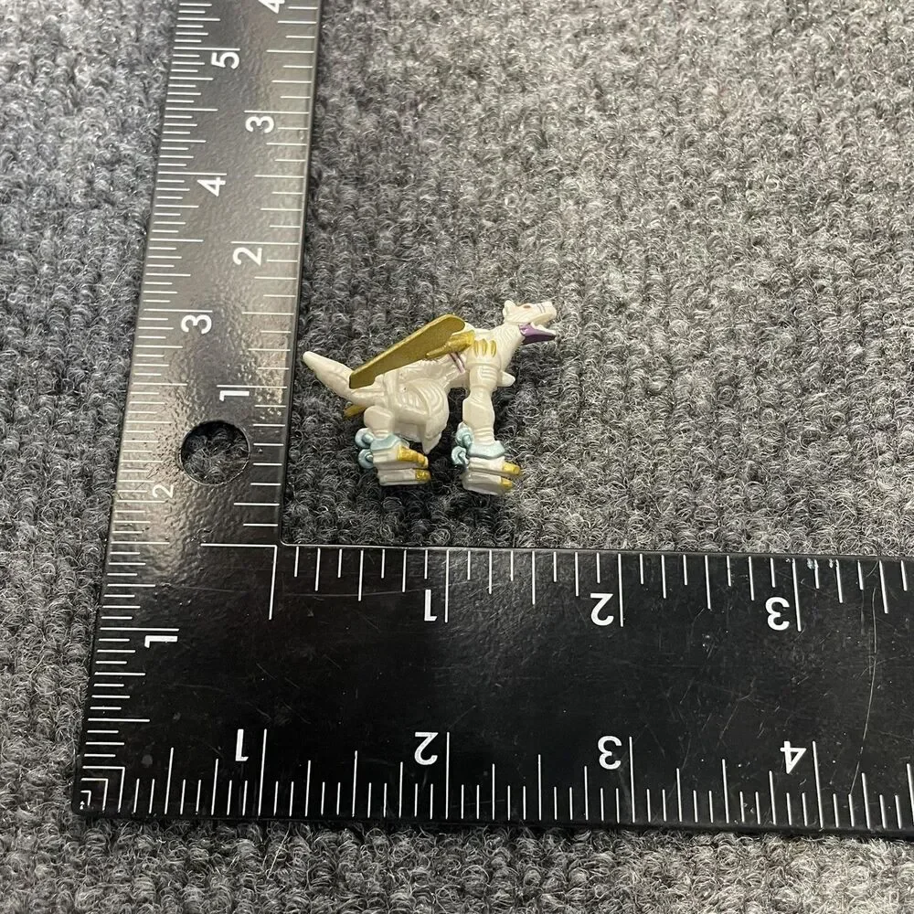 Vintage 2002 Digimon Kendogarurumon Mini Figure Bandai White Gold Wings Anime